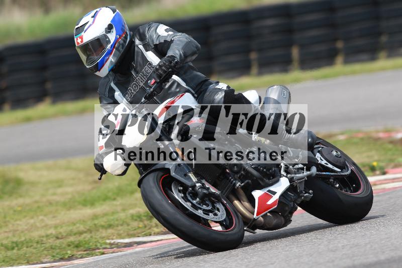 Archiv-2022/13 25.04.2022 Plüss Moto Sport ADR/Freies Fahren/3